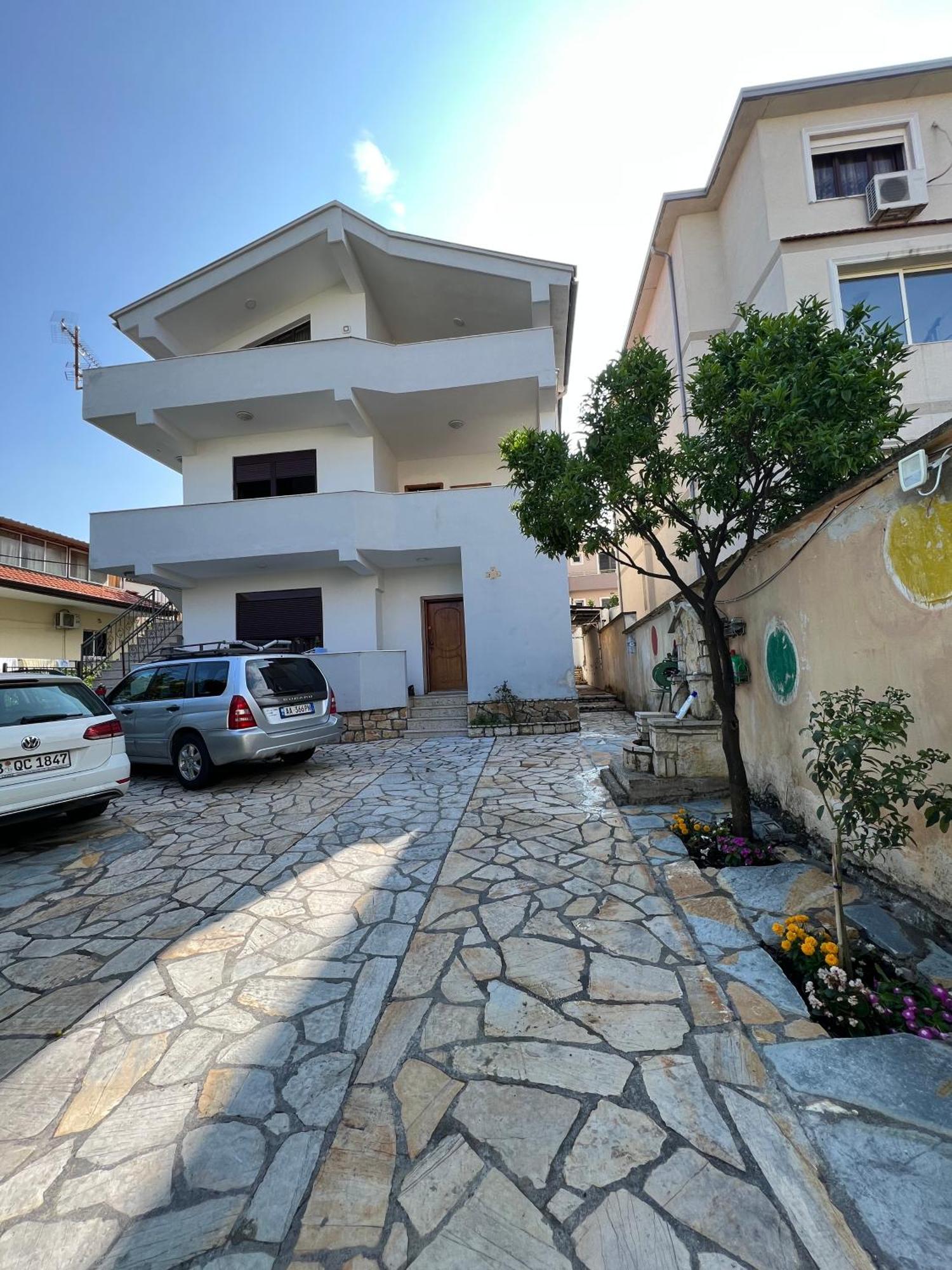Villa Sokoli, Enjoy Sunset At This Spacious Apartment Tirana Zewnętrze zdjęcie